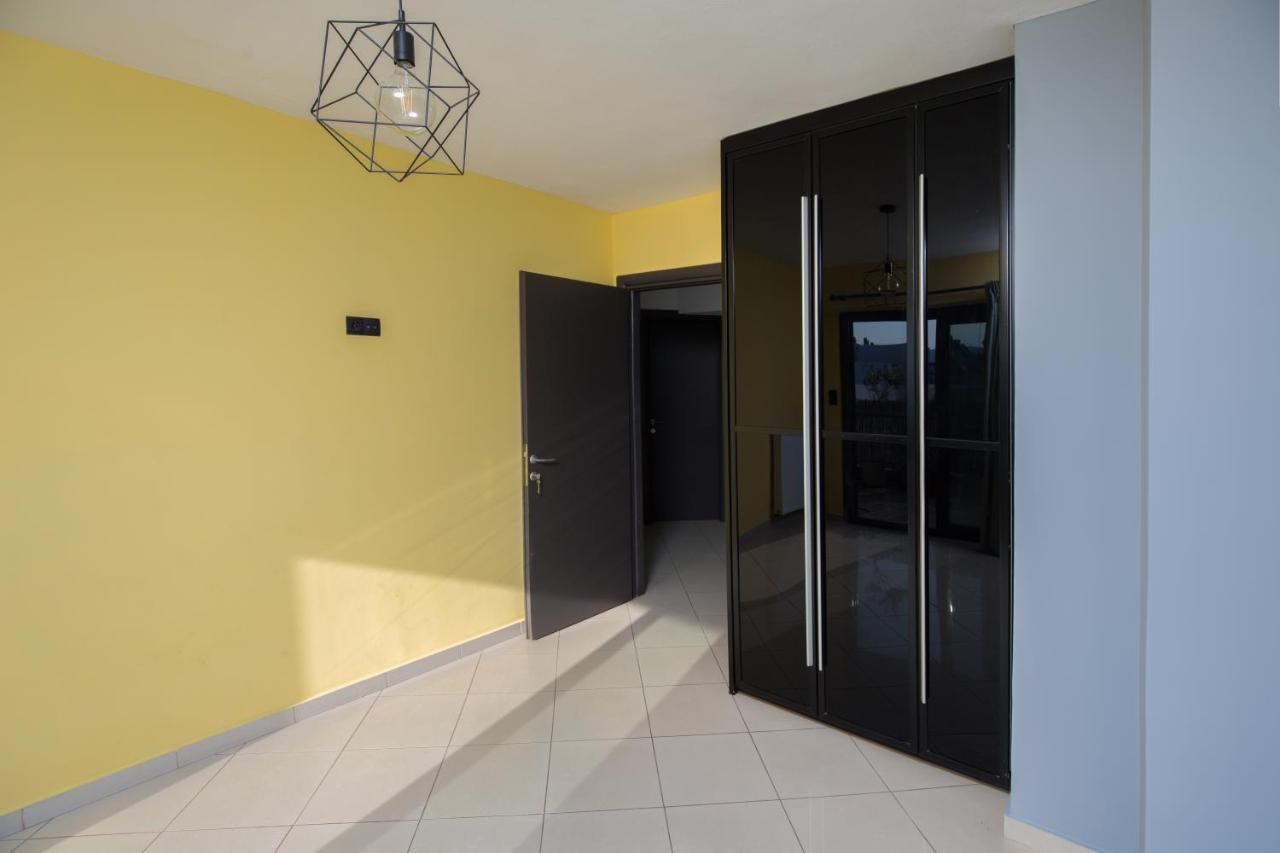 Spacious Modern Apartments With Great Rooftop View 雅典 外观 照片
